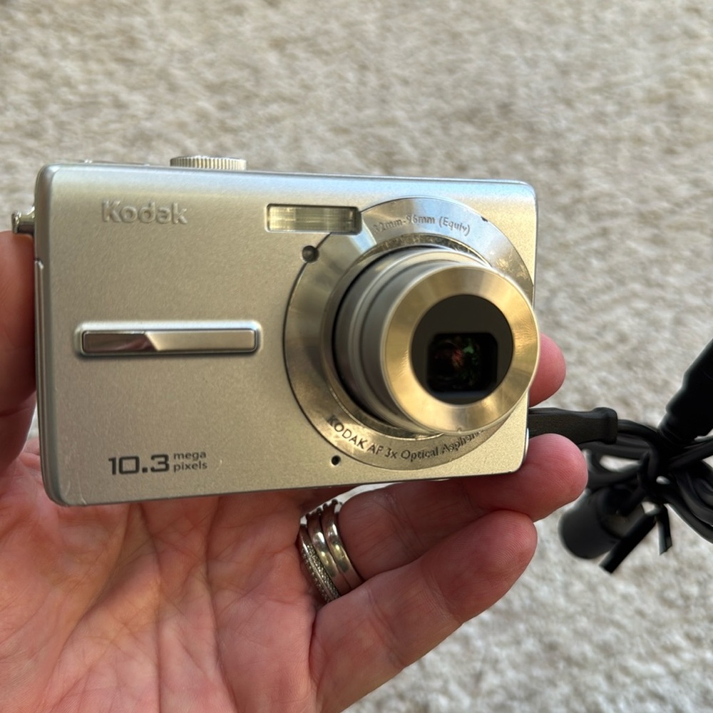 KODAK EasyShare M1063 Digital Camera, 10.3 Megapixels, 3x Optical Zoom Lens